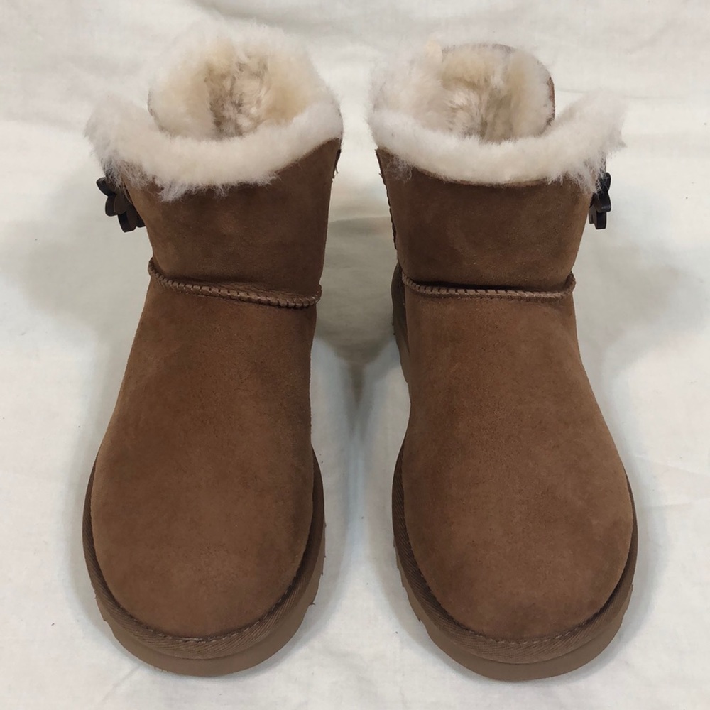 NIB UGG W Bailey Button II Flower Size: 6 & 7 - Picture 5 of 8